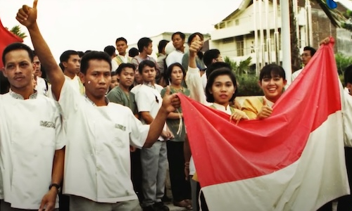 Pro-reformasi demonstrators in Solo, May 1998 / Sunaryo Haryo Bayu, Solopos, 1998.